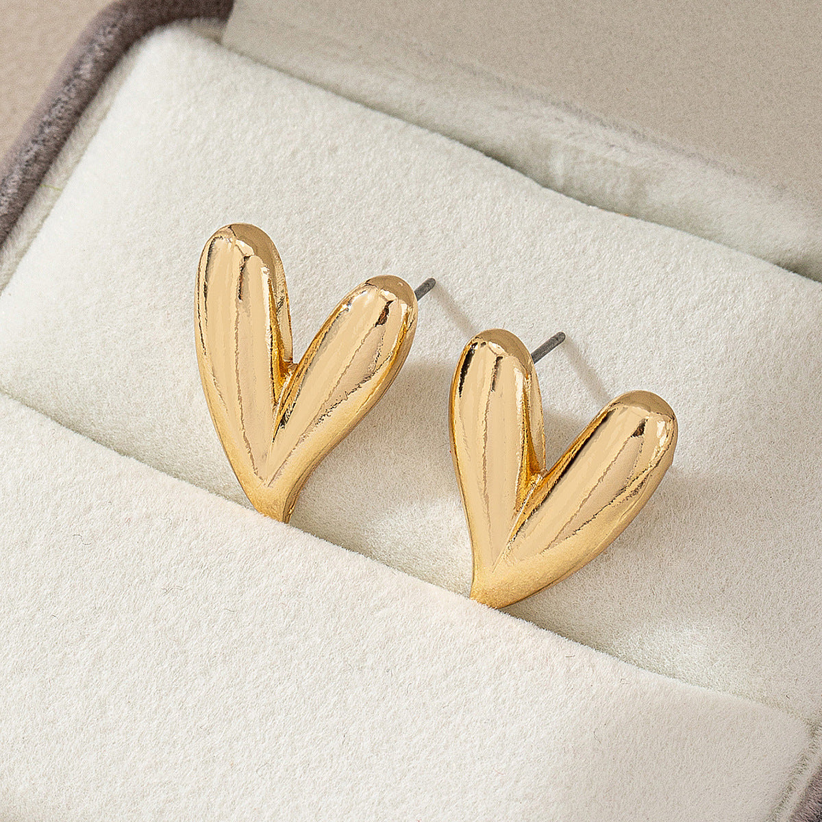 Wholesale 1 Pair/3 Pair/4 Pair Elegant Design Metal Love Heart Stud Earrings